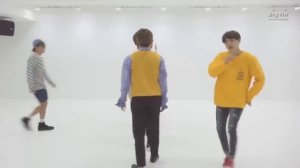 То, чего вы не замечали в "BTS (방탄소년단) '봄날 (Spring Day)' Dance Practice (Lovely ver.)"