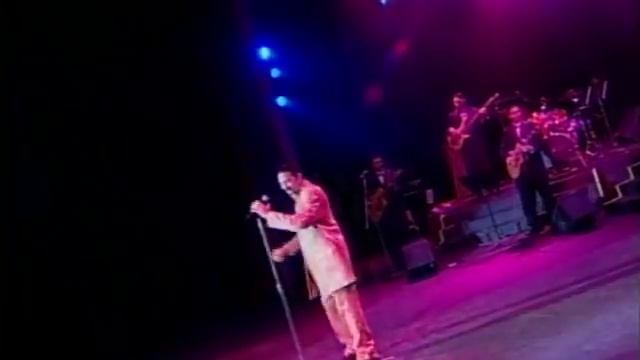 Tu Eres AJENA ? - Frank Reyes [Video Live] смотреть онлайн