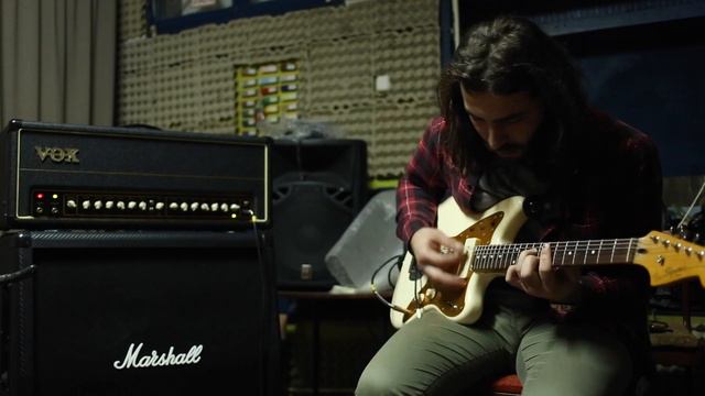 Squier J. Mascis Jazzmaster Pickups VS. Seymour Duncan SJM-1 Vintage For Jazzmaster смотреть онлайн