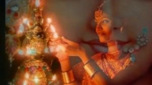 Саи Баба поёт.        Баджан на родном языке телугу.