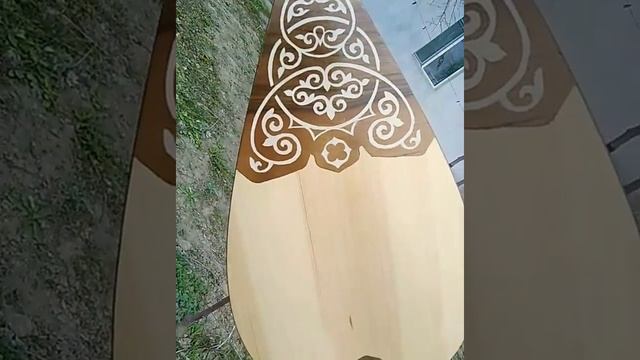 Домбыра из кудрявой берёзы