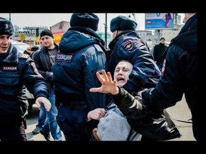 ОМОН силой разгоняет митинг экологов против мусорной свалки, полигона "Воловичи" Коломенский район.