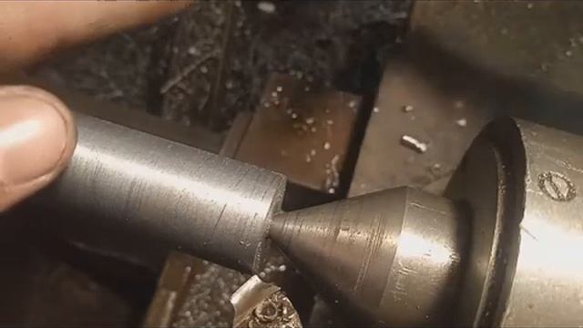 Работа на токарном станке. Делаем шпильки (стремянки) и фланец для гидравлического насоса. смотреть онлайн