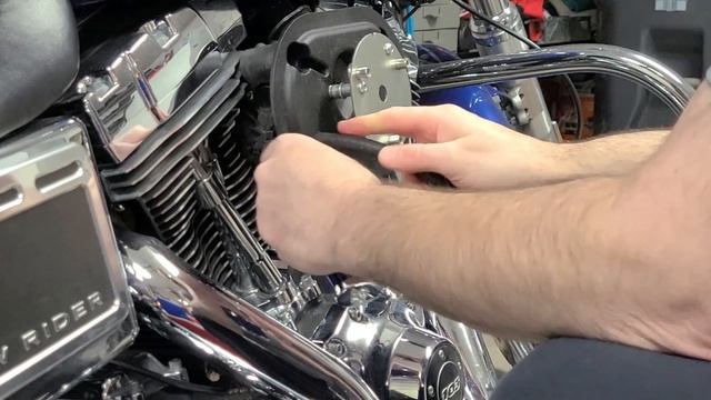 External breather mod on a Screamin' Eagle Ventilator Dyna intake смотреть онлайн