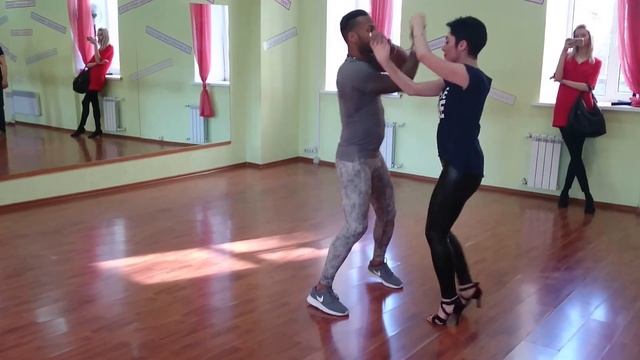 Bachata Эдельмиро в Mambo Group смотреть онлайн