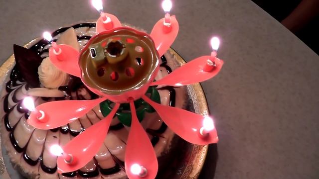Волшебная музыкальная свеча на торт смотреть онлайн