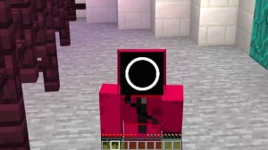 МЕНЯ ПРИЮТИЛИ СЕМЬЯ ОХРАННИКОВ ИЗ ИГРЫ В КАЛЬМАРА В МАЙНКРАФТ ТРОЛЛИНГ ЛОВУШКА MINECRAFT SQUID GAME