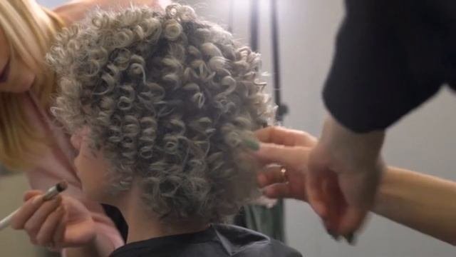 Почему волосы прямые или кудрявые.