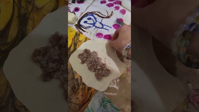 Чебуреки на раз два, три.. Те самые с пузырьками.. #чебуреки #чебурекисмясом #рецепты #ужин #обед