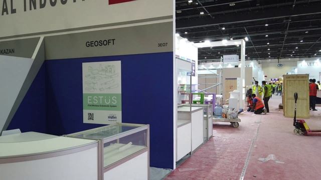 Подготовка стенда Revyline на AEEDC Arab Dental Exhibition 4K смотреть онлайн