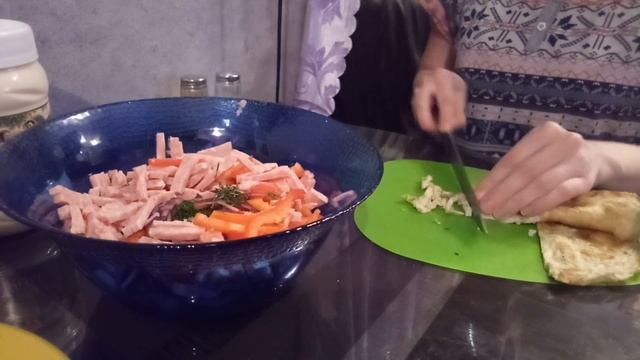 Салат фасолька))) очень вкусный и бюджетный смотреть онлайн