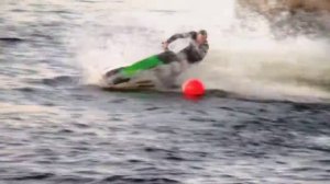 Трюки на водных мотоциклах Stunts on water scooters