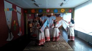 Танец с рушниками.