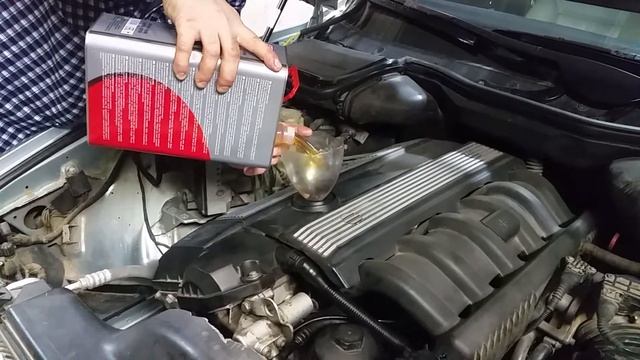 Меняем масло на бмв е39 и смешиваем  масло Racing+Ester 10W-60."MANNOL 10W-60.=Fanfaro Toyota 5W-30