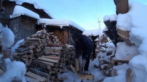 Будни Олега. Колю дрова. Заготовка дров.