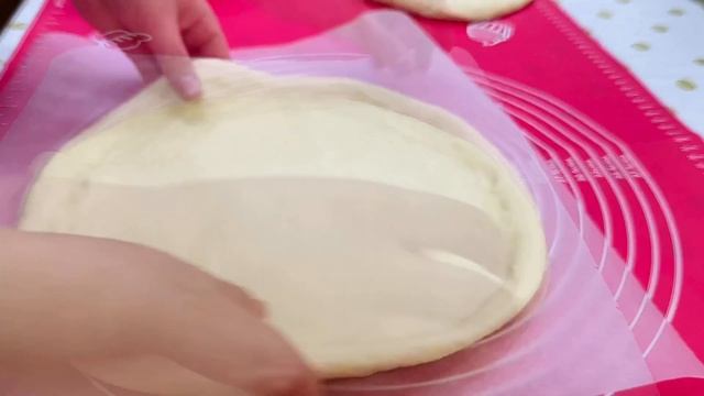 Пицца " Пепперони " - как приготовить дома / Pepperoni pizza - how to cook at home. Eng sub