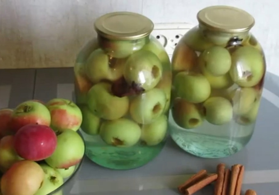Компот из яблок на зиму  Корица и яблоки.