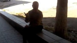 а на столе стоит бутылкак кока колы