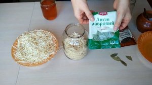 Сельдерей квашеный с медом и специями.