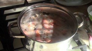 Как сварить замороженные креветки.