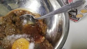 Оладьи из икры карпа со сметанным соусом