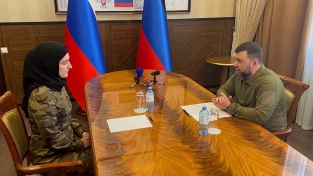 Глава ДНР Денис Пушилин наградил министра культуры Чечни Айшат Кадырову Орденом Дружбы