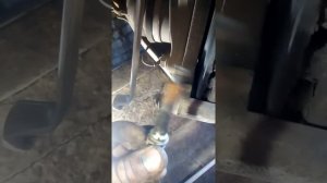 Что делать если закисли направляющая суппорта передних колёс