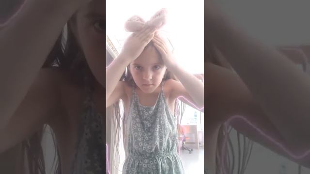 как сделать чёлку на 1 день и не чего не отрезать 😱 смотреть онлайн