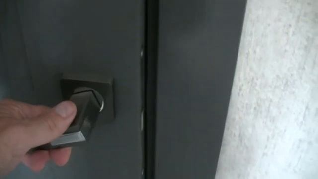 Дверной магнитный замок