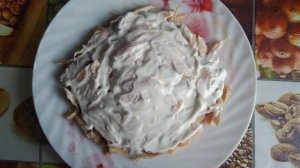 Слоёный салат с грибами и кукурузой