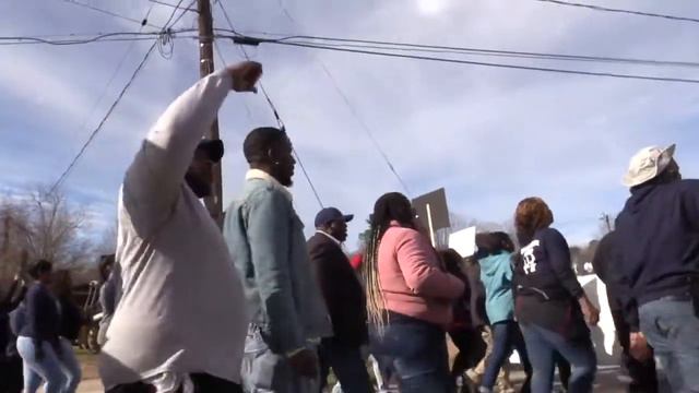 McCree demonstration draws dozens, including lawyers, pastors смотреть онлайн