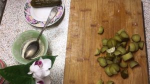Салат из копченой курицы с маринованными огурцами