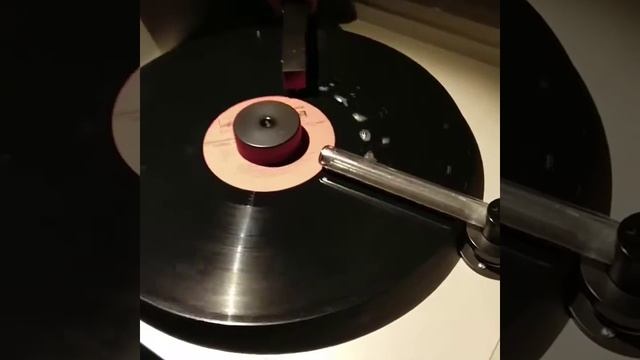 Как почистить виниловую пластинку. How to clean vinyl.