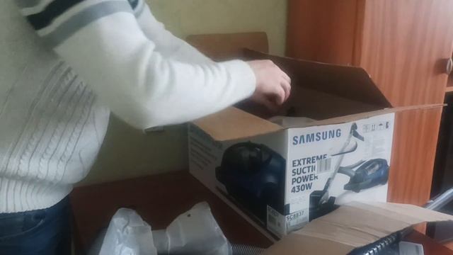 Распаковка — Пылесос Samsung VCC8837V3P/XEV смотреть онлайн