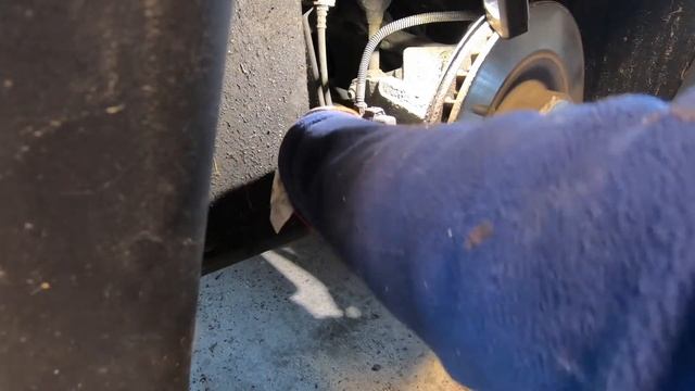 DIY - Tesla model X, brake service and putting on winter tires. смотреть онлайн