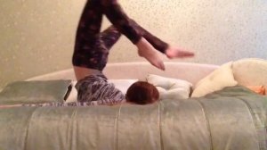 Гимнастика:мексиканка,стойка на груди)