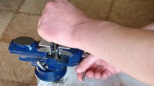 Лайфхак. Как вставить евро вилку в российскую розетку без использования переходника?