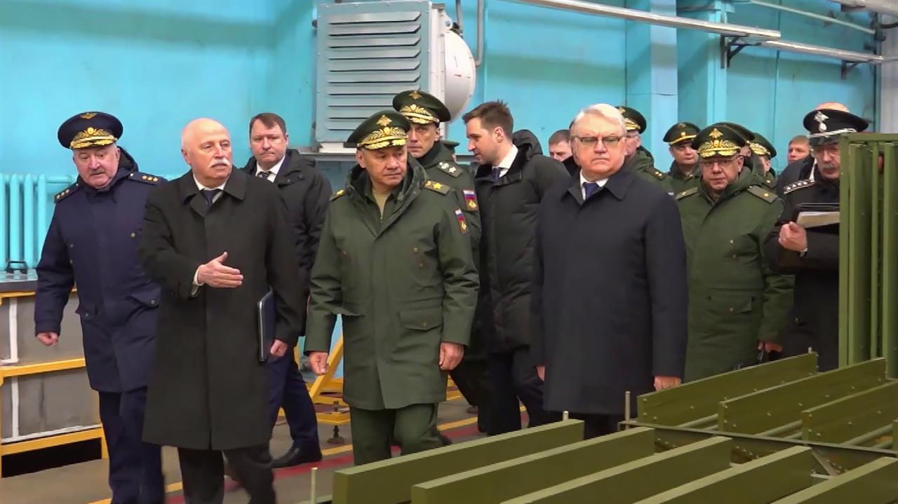 Министру обороны на заводе "Авангард" показали новейшие образцы РЛС для контрбатарейной борьбы
