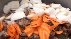 Шурпа из свинины с помидором и зеленью