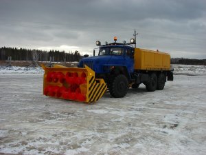 Шнекоротор на шасси Урал 4320, 6х6, 300 л.с.,  производительность 1500м3, ширина 2.8м, высота 1.6м