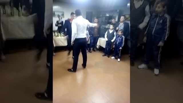 Жених исполняет бахталэ рома смотреть онлайн