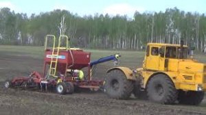 Первый выезд в поле. Пробуем сеять после дождей..mp4