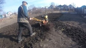 Как работает мотоблок/ как быстро вскопать огород