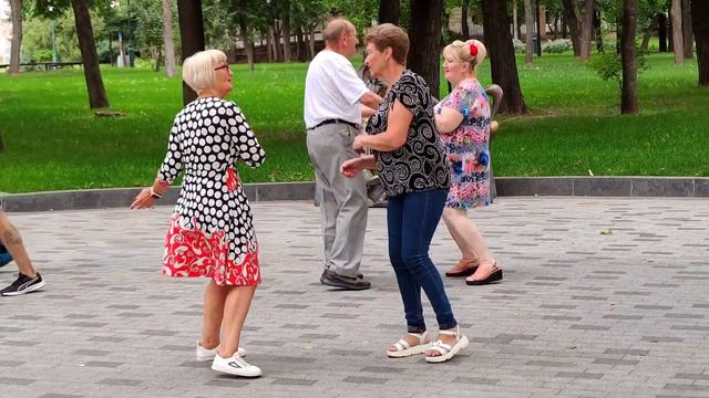 Как будто мы с тобой и не было разлук Сад Шевченко Харьков Август 2022 смотреть онлайн