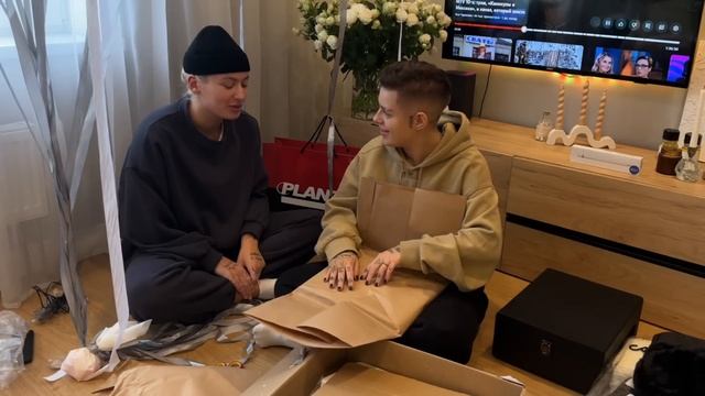 9. ДЕНЬ РОЖДЕНИЯ АРИ; РАСПАКОВКА ПОДАРКОВ! смотреть онлайн