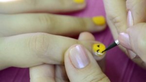 Маникюр для детей  Маникюр на лето Подружка Ариша делает свой первый маникюр