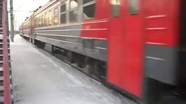 Электропоезд ЭД9Э-0036. Прибытие. смотреть онлайн