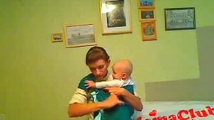 как правильно уложить ребенка в слинг с кольцами