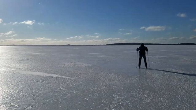 На льду на лыжах по озеру Вялье часть 1 смотреть онлайн