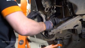 Как заменить передние тормозные диски на OPEL ASTRA H Седан [ВИДЕОУРОК AUTODOC]